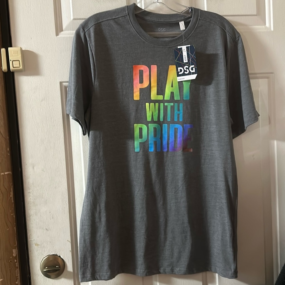 DSG Pride Short Sleeve Cotton Graphic T-Shirt: GRAY: NEW WITH TAGS: SIZE MEDIUM